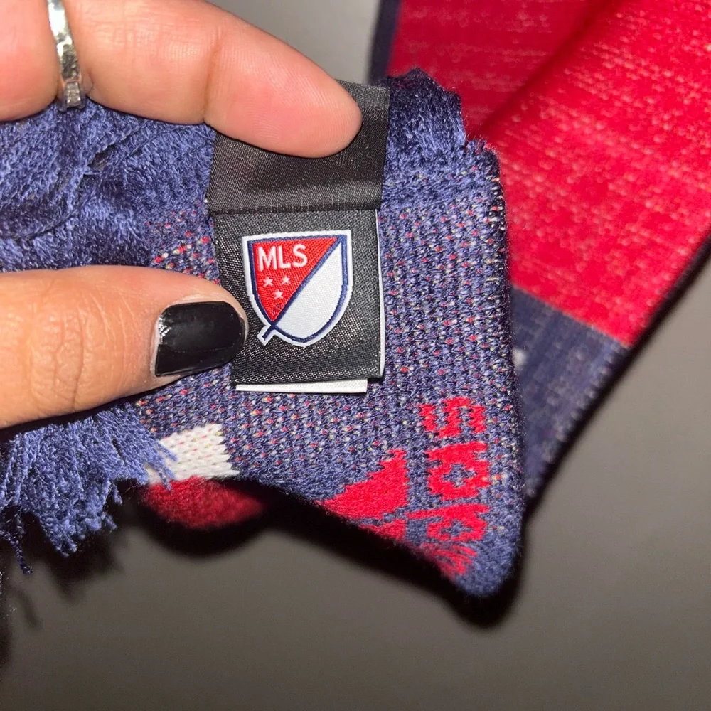 New York Red Bulls Soccer Scarf - red/navy branded fringed